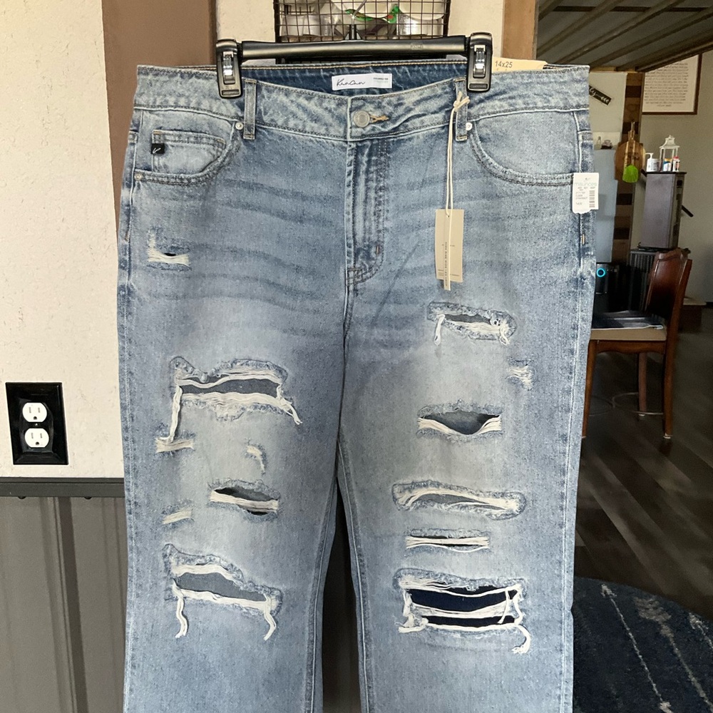 KanCan Light Blue Distressed Cropped Jeans